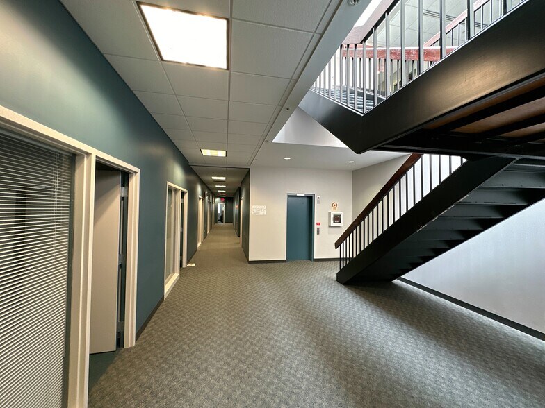 More Photos Of 250 Park West Dr, Pittsburgh Office For Sale