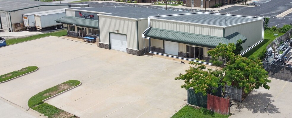 More Photos Of 1719 Acorn Dr, Rogers Warehouse For Lease