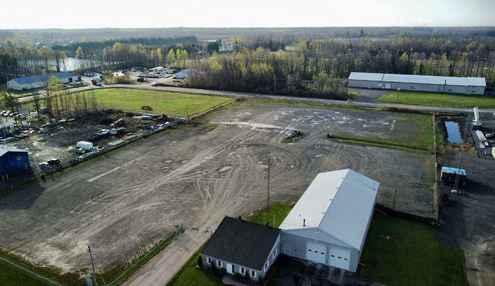 More Photos Of 6 Industrial Rd, Kemptville Warehouse For Lease
