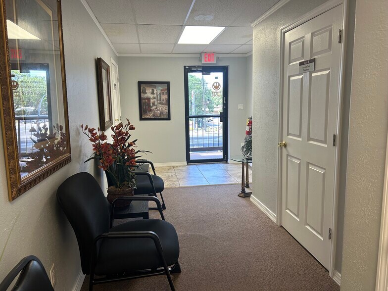 More Photos Of 4707 W Gandy Blvd, Tampa Storefront Retail Office For Lease