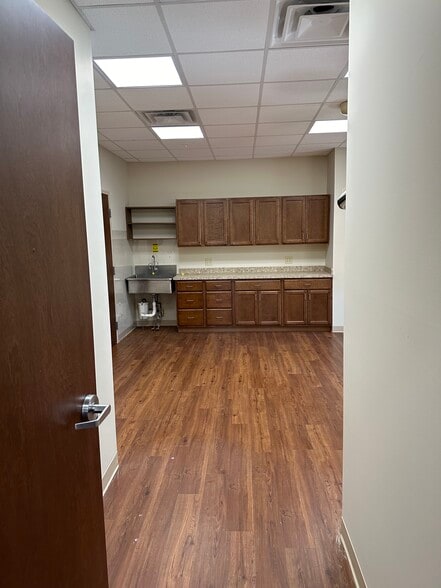 More Photos Of 101 Financial Dr, Elizabethtown Medical For Lease