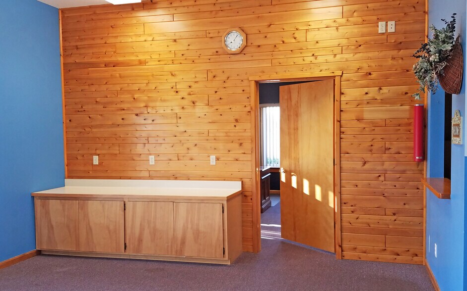 More Photos Of 209 S Bradley Hwy, Rogers City Medical For Sale