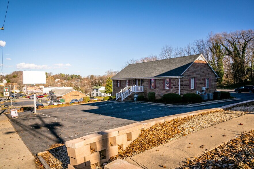 More Photos Of 413 N Coalter St, Staunton Office Residential For Lease