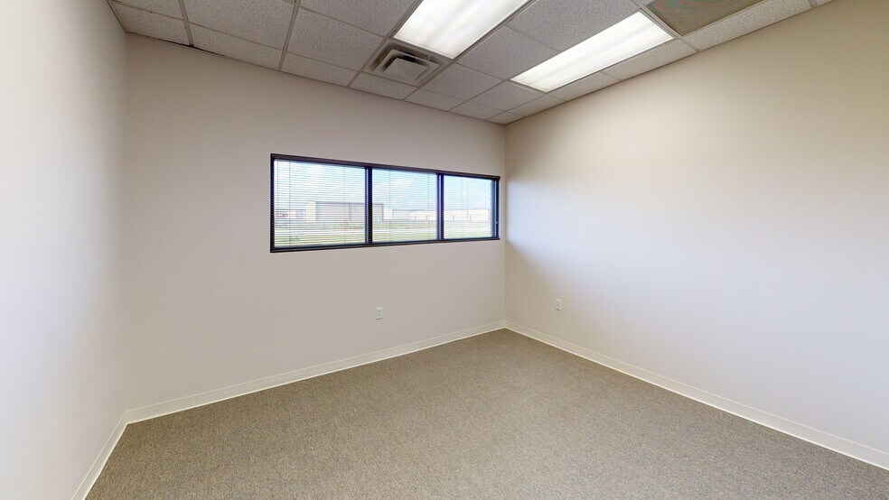 More Photos Of 2900 S Main St, Searcy Office For Sale