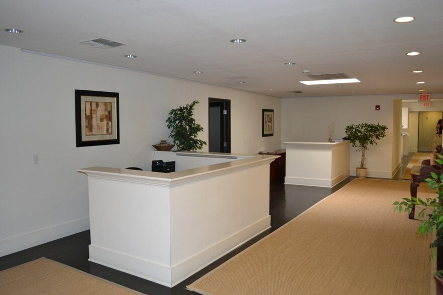 More Photos Of 10960 Ventura Blvd, Studio City Office For Lease