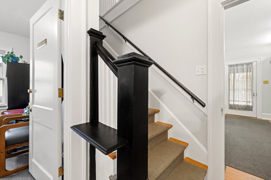 More Photos Of 520 E Maxwell St, Lexington Office For Sale