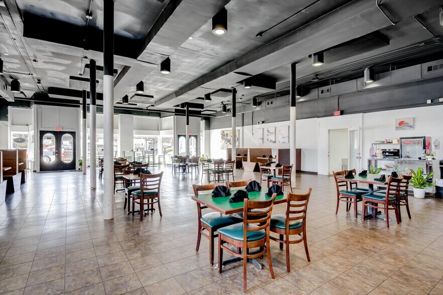 More Photos Of 111 Main Street, Lincolnton Flex For Sale