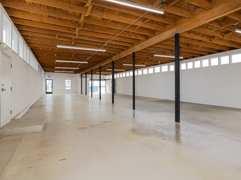 More Photos Of 805 E El Segundo Blvd, El Segundo Showroom For Sale
