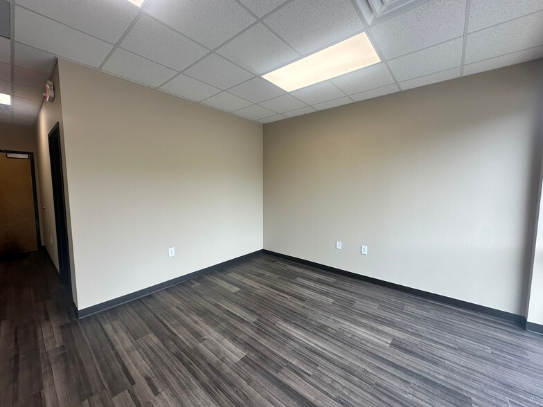 More Photos Of 4830 Marsett Pky, Cumming Light Manufacturing For Lease