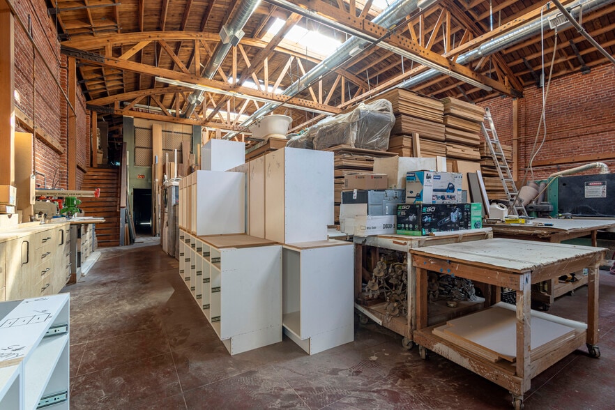 More Photos Of 4621 W Washington Blvd, Los Angeles Warehouse For Lease