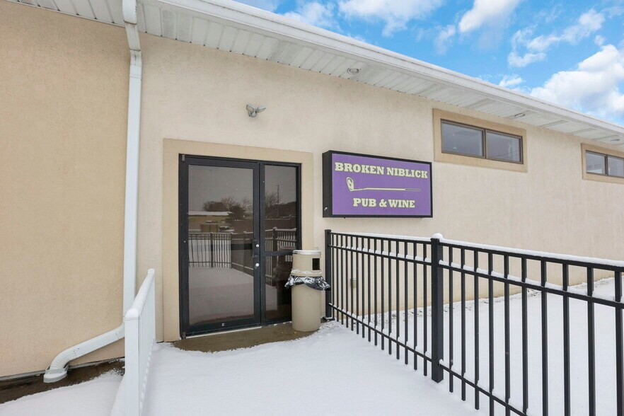 More Photos Of 509 S Wooster Ave, Strasburg Hotel For Sale