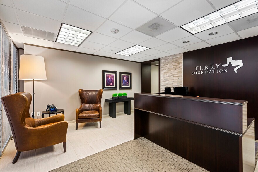 More Photos Of 3104 Edloe St, Houston Office For Sale