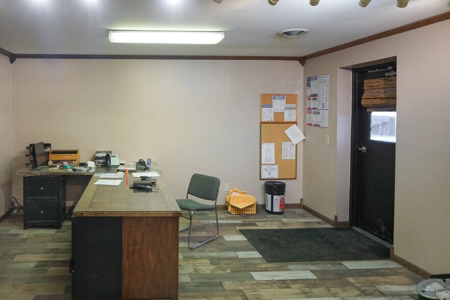 More Photos Of 11227 Twitty Dr, Rolla Industrial For Sale