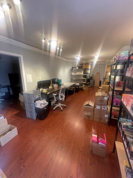 More Photos Of 484 N State Rt 17, Paramus Storefront Retail Office For Lease