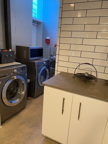 More Photos Of 100 E San Antonio St, Marfa Storefront Retail Office For Sale