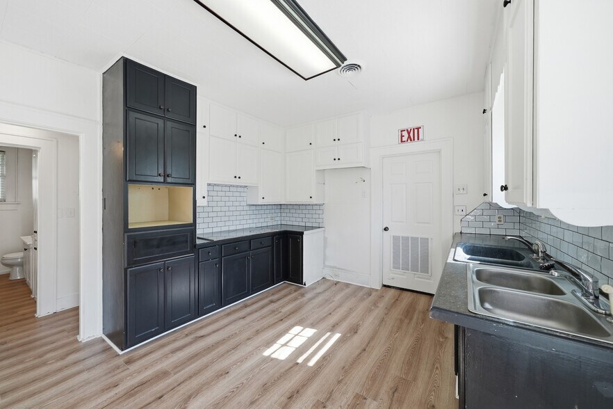 More Photos Of 2405 Prince St, Conway Office For Sale