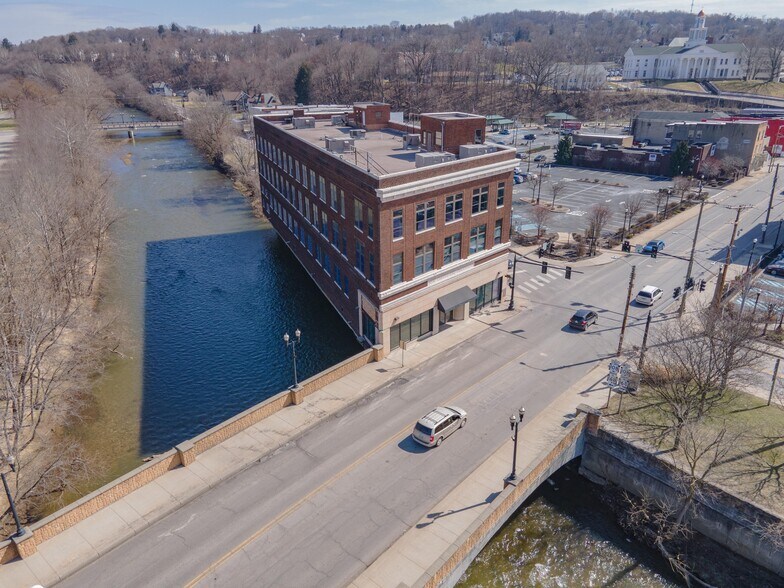 More Photos Of 253 E Washington St, New Castle Office For Lease