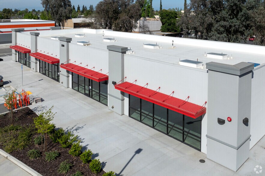 More Photos Of 2250 N Weber Ave, Fresno Freestanding For Lease