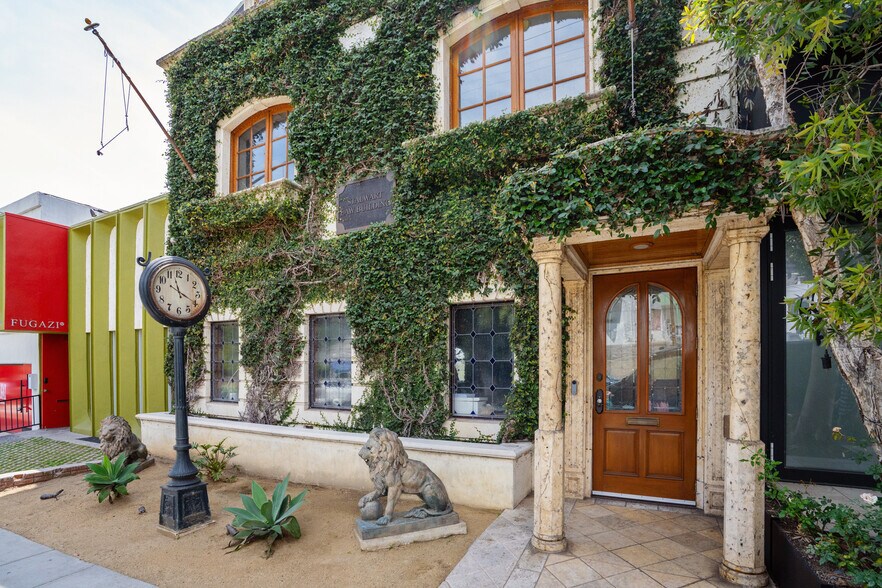 More Photos Of 8752 Holloway Dr, West Hollywood Loft Creative Space For Sale