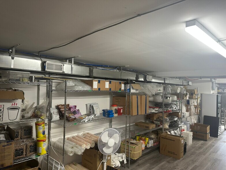 More Photos Of 3066A Hurontario St, Mississauga General Retail For Lease