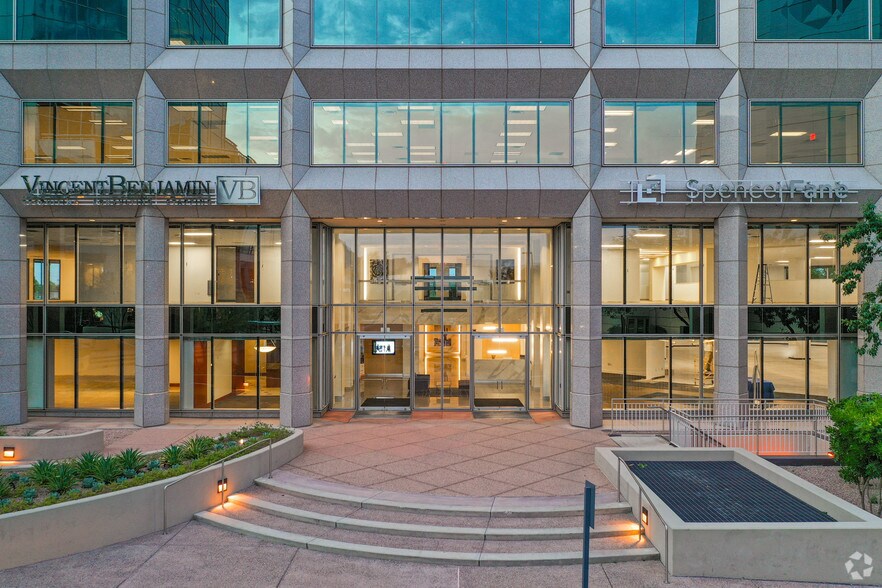 More Photos Of 2415 E Camelback Rd, Phoenix Office For Lease