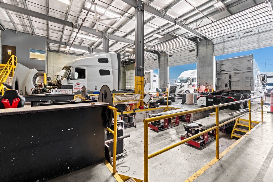 More Photos Of 12125 Jef dr, Laredo Industrial For Lease