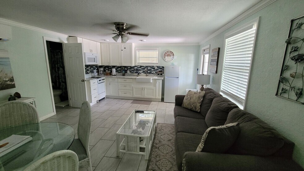 More Photos Of 1800 Kofresi Ct, Ruskin Hotel For Sale