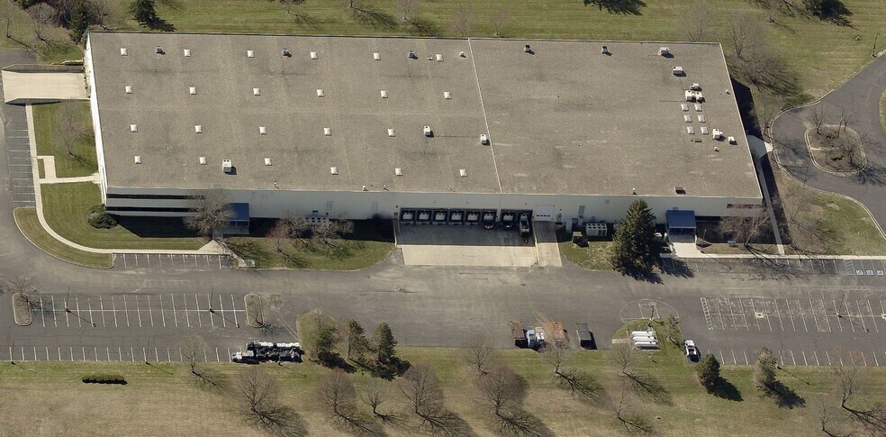 More Photos Of 2000 E 196th St N, Westfield Warehouse For Lease