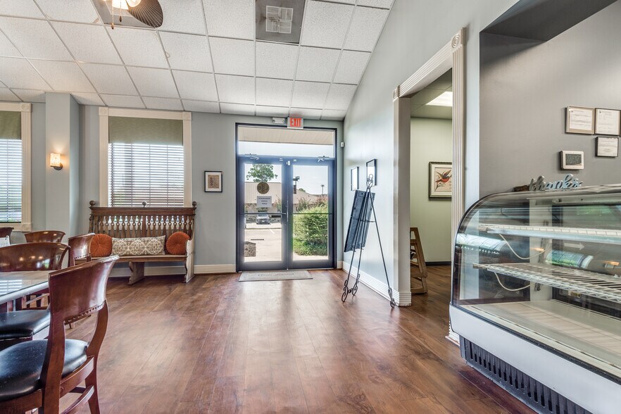 More Photos Of 17297 Stuebner Airline Rd, Spring Restaurant For Sale