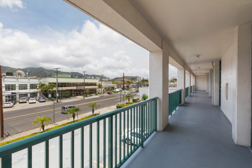 More Photos Of 1125 N King St, Honolulu Storefront Retail Office For Lease