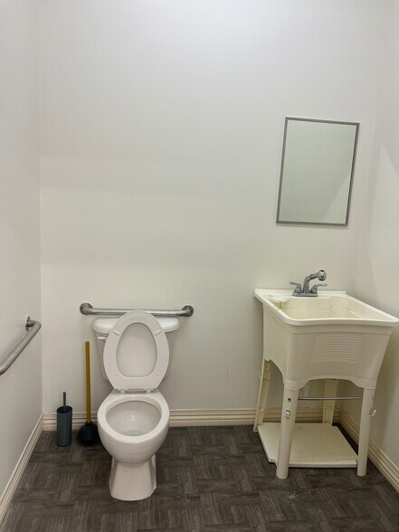 More Photos Of 2200 S Monaco Pky, Denver Unknown For Lease