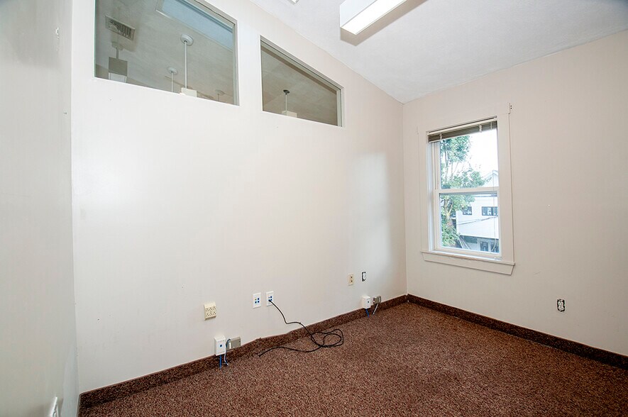 More Photos Of 4 Davis Ct, Brookline Loft Creative Space For Sale