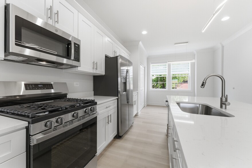 More Photos Of 214 N Walnut St, Bensenville Apartments For Sale