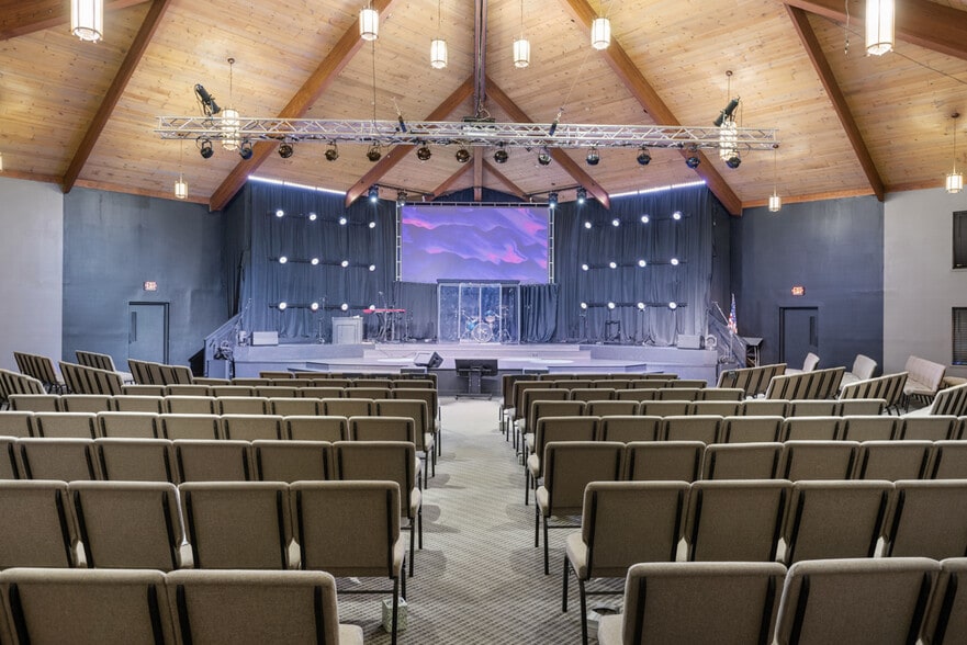 More Photos Of 310 Coles Ferry Pike, Lebanon Religious Facility For Sale