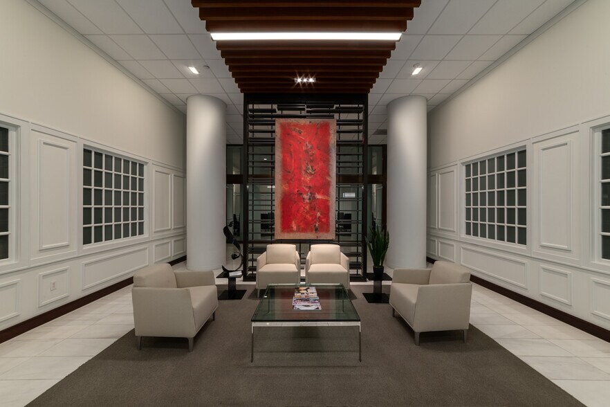 More Photos Of 900 Jackson St, Dallas Office For Lease