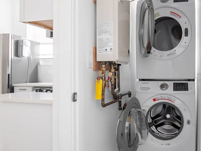 More Photos Of 1522-1524 N Ashland Ave, Chicago General Retail For Sale