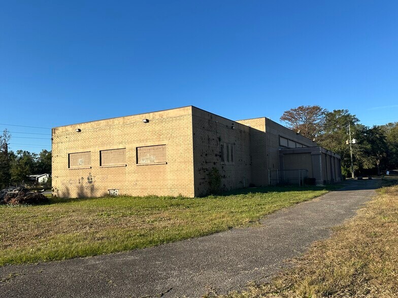 More Photos Of 2335 N Davis St, Jacksonville Religious Facility For Sale