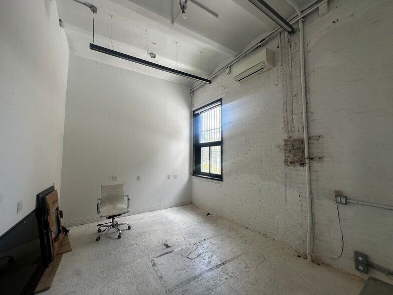 More Photos Of 240 Meserole St, Brooklyn Warehouse For Lease