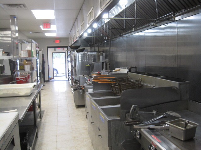 More Photos Of 3331 Plaza Way, Waldorf Restaurant For Lease