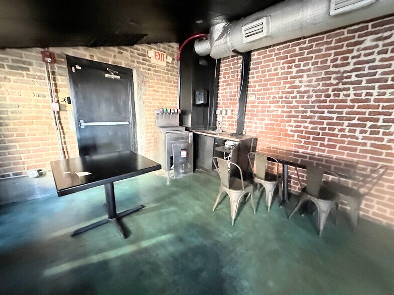 More Photos Of 1910 Magazine St, New Orleans Storefront Retail Residential For Lease