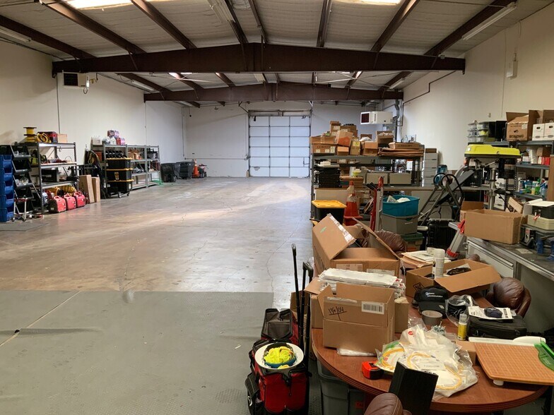 More Photos Of 641 Industrial Blvd, Grapevine Distribution For Lease