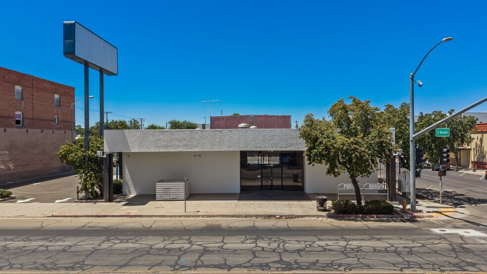 More Photos Of 231-233 E Yosemite Ave, Madera Bank For Sale