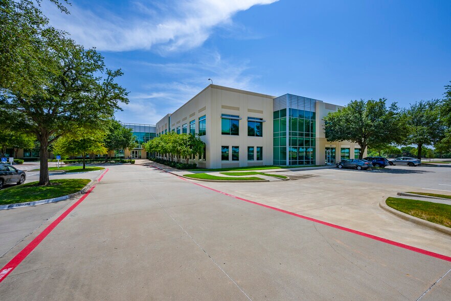 More Photos Of 13500 Heritage Pky, Fort Worth Office For Lease