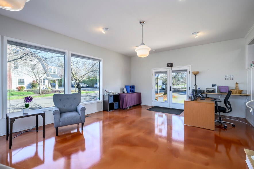 More Photos Of 636 NE Baker St, Mcminnville Freestanding For Sale