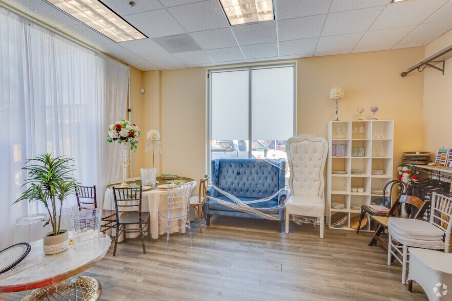 More Photos Of 707-709 E Hueneme Rd, Oxnard Warehouse For Sale