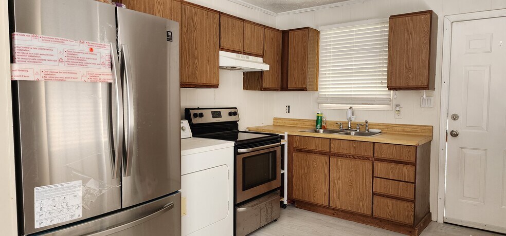 More Photos Of 205 Glenview Ter, Winder Multifamily For Sale