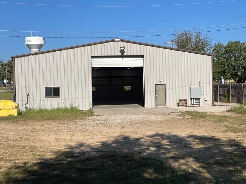 More Photos Of 813 Joe Black Rd, Williamston Warehouse For Lease