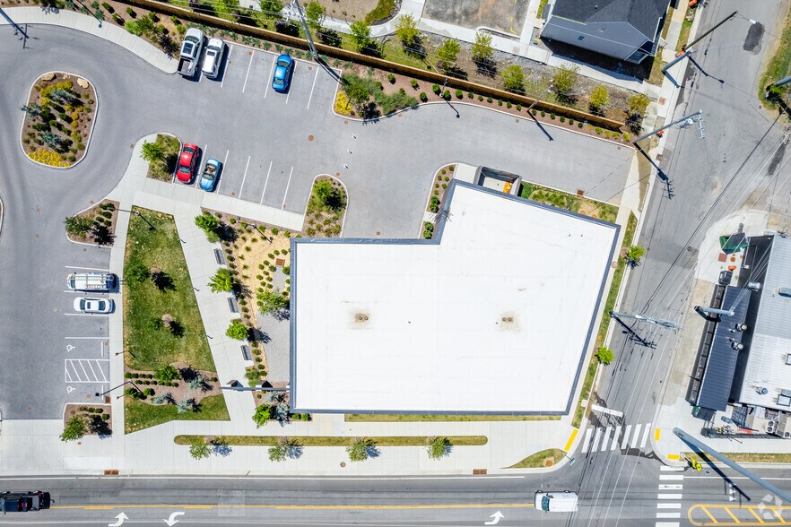 More Photos Of 4801 Centennial Blvd, Nashville General Retail For Lease