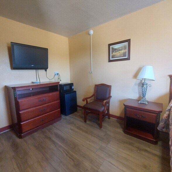 More Photos Of 1041 Westpoint Ave, Colorado City Hotel For Sale