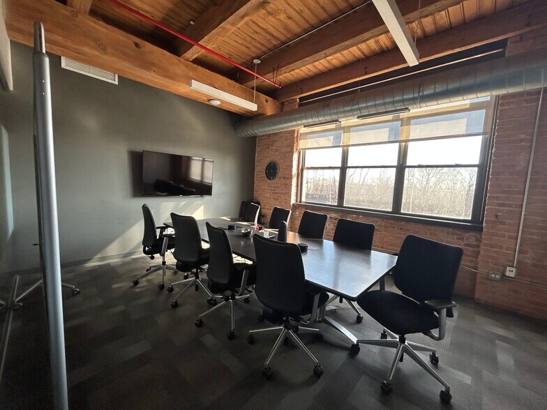 More Photos Of 700 N Sacramento Blvd, Chicago Loft Creative Space For Lease